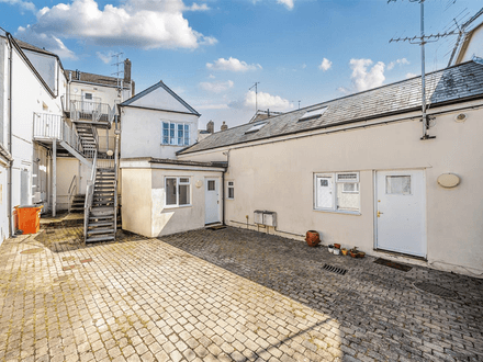 Apartment 7 Globe Court - Honiton 